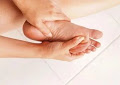 Sente dores frequentes nas solas dos pés? Pode ser fascite plantar